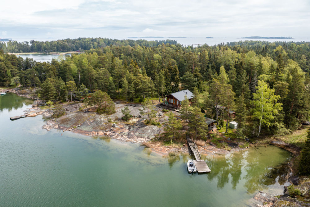 Ammattilainen auttaa kesämökin hinta-arviossa ja voi neuvoa, miten kesämökin mahdollinen myyntivoittovero vaikuttaa kauppaan.